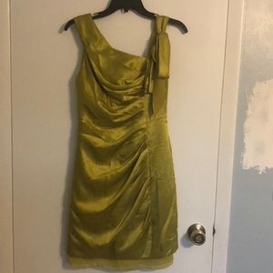 Vera Wang dress. Worn once. Size 2. Great wedding dress.